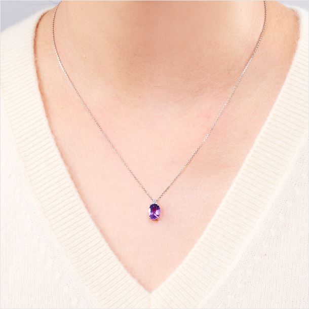 プラチナ ノーブルアメジスト ペンダント着用写真